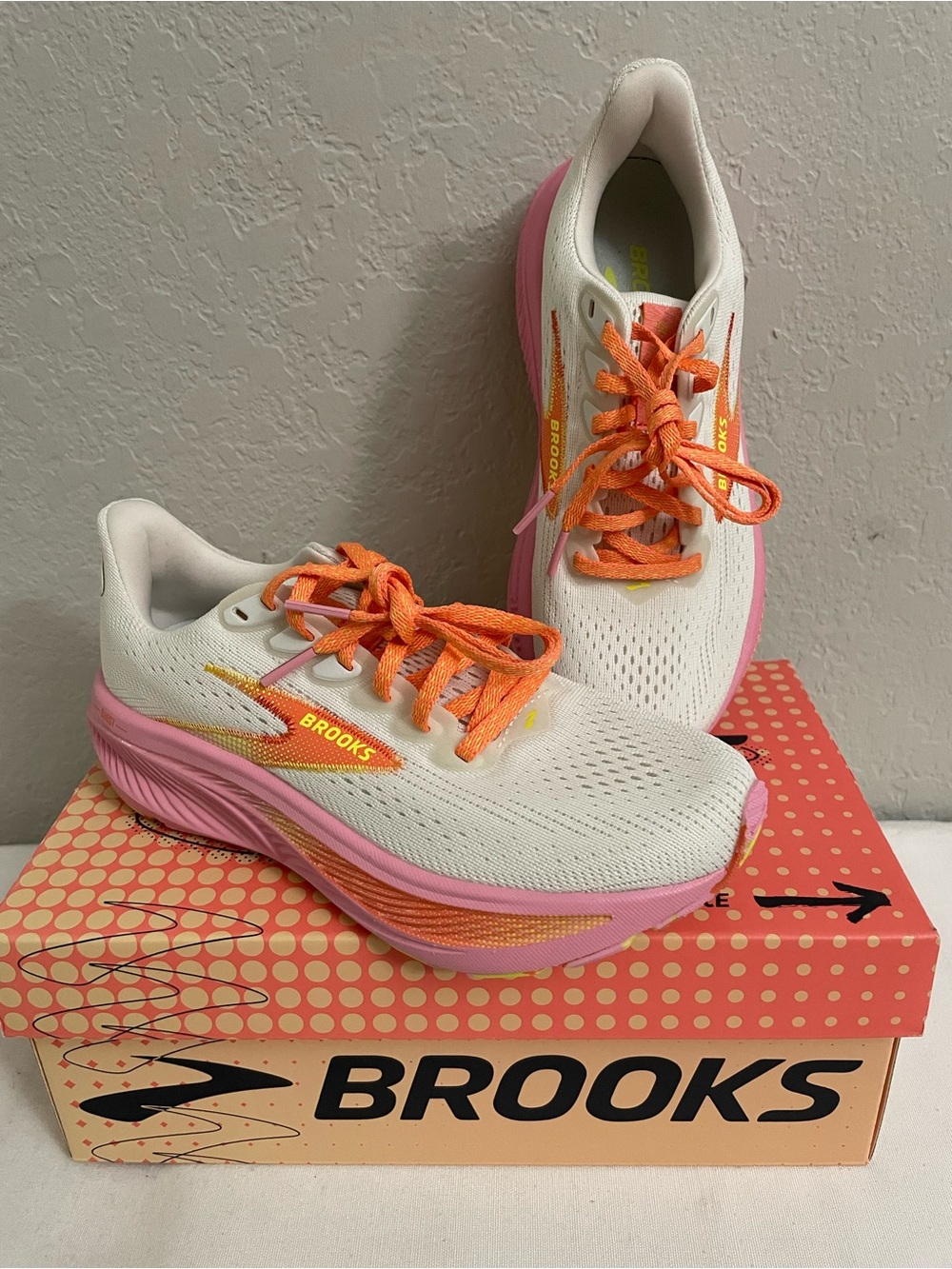 Brooks Women’s Ghost 17 Running Shoes Size 6 Coconut/Candy Limeade